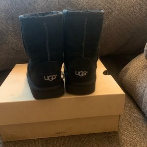 Toddler size 7 black uggs